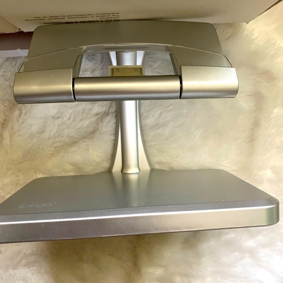 New Charging Stand For a IPad2 IPad3. - Picture 1 of 5